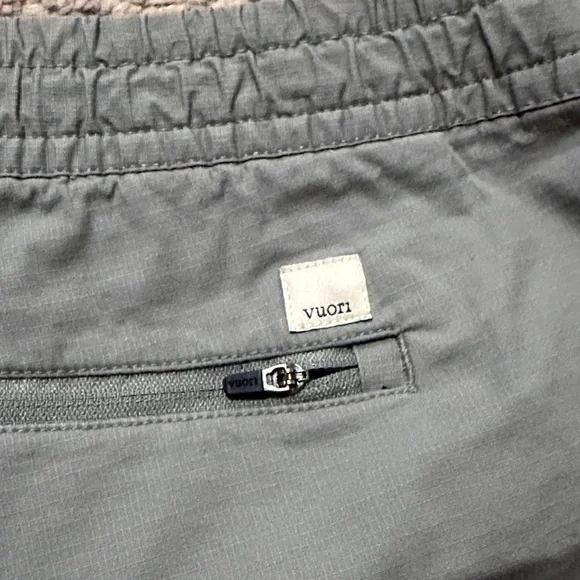 Vuori shorts size L EUC - Picture 5 of 6